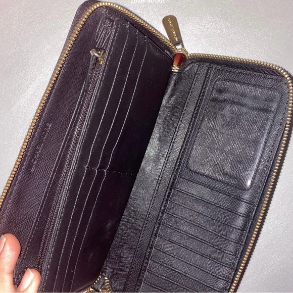 Michael Kors Jet Set Signature Multifunction Wristlet - Black, Large - Picture 3 of 7